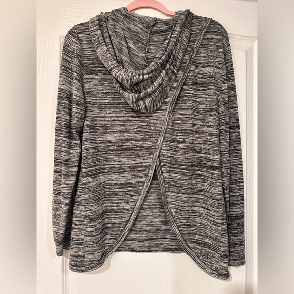 🌸long sleeve hoodie🌸 - Picture 2 of 3